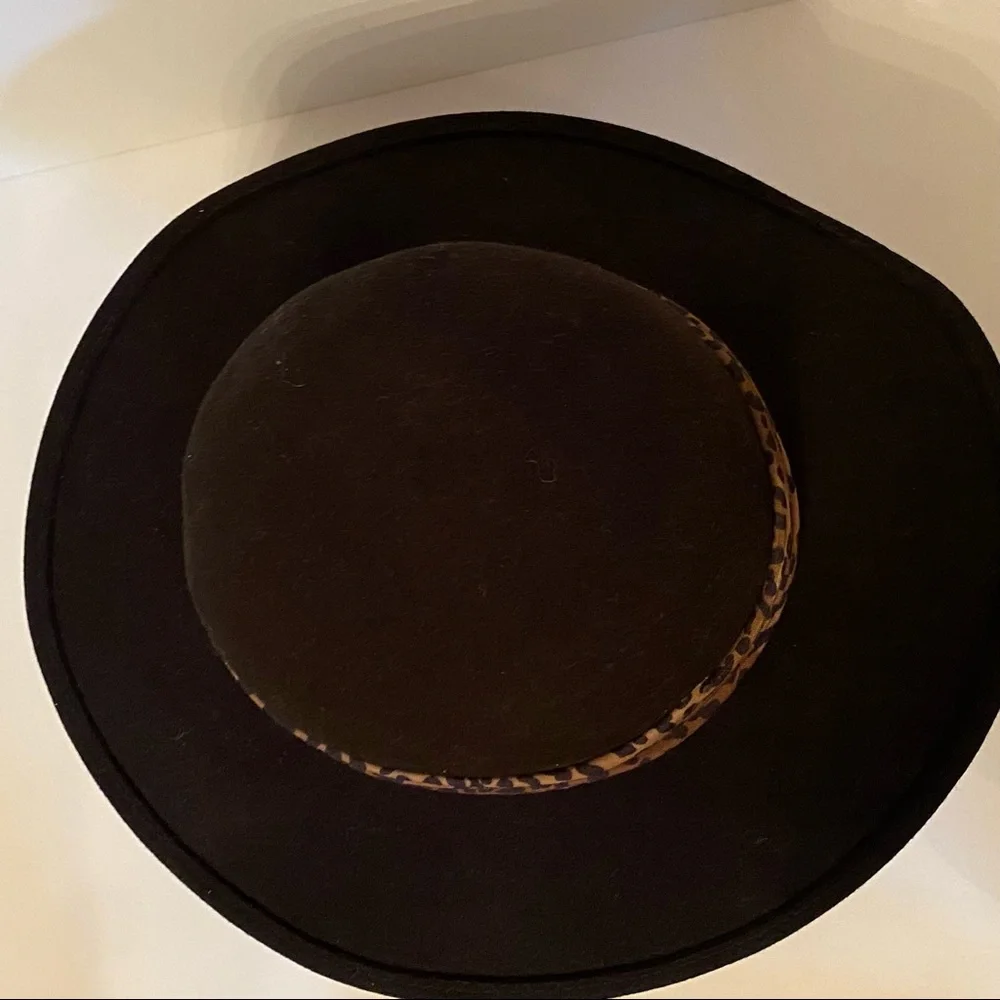 IMPORTINA SAKS FIFTH AVENUE HAT BLACK WIDE BRIM LEOPARD ANIMAL ACCENT BAND